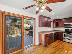 1212 S 230th Street, Des Moines WA 98198