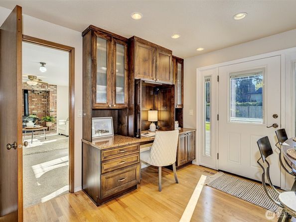19904 Maplewood Drive, Edmonds WA 98026