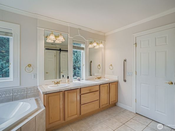 2214 12th Court NW, Auburn WA 98001
