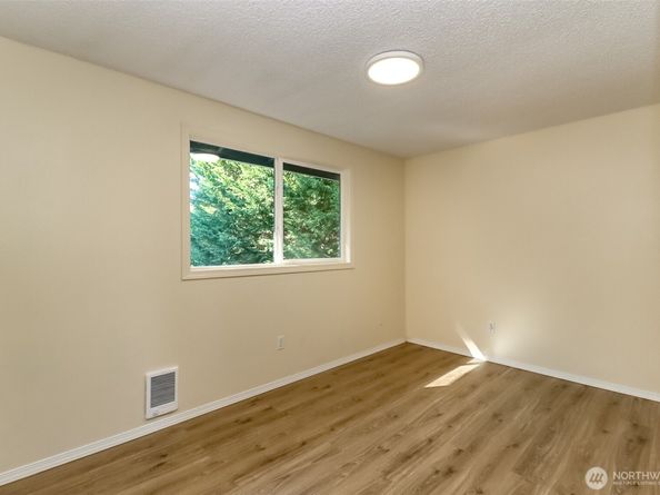 11302 E Ibberson Drive, Everett WA 98208