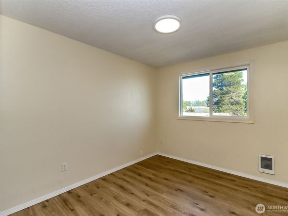 11302 E Ibberson Drive, Everett WA 98208