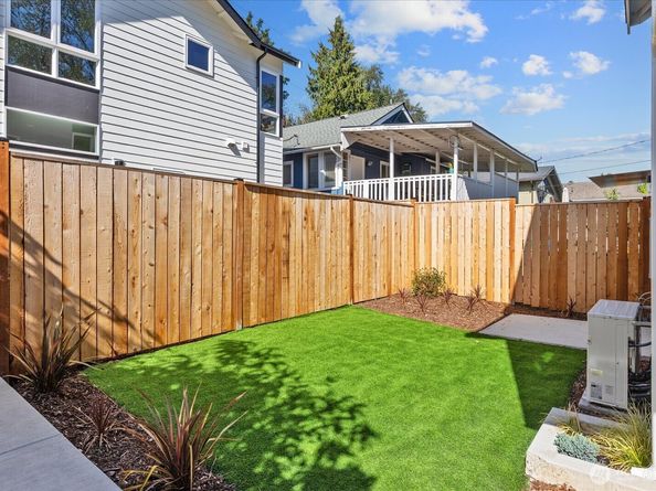5984 26th Avenue SW C, Seattle WA 98106