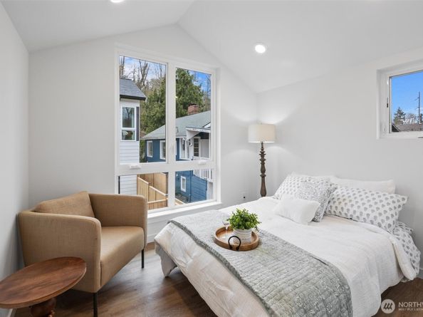 5984 26th Avenue SW C, Seattle WA 98106