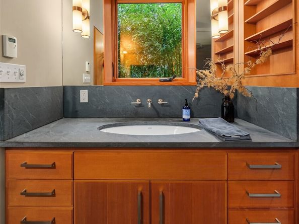 12423 SW 151st St, Vashon WA 98070