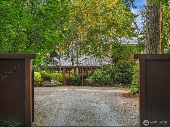 12423 SW 151st St, Vashon WA 98070