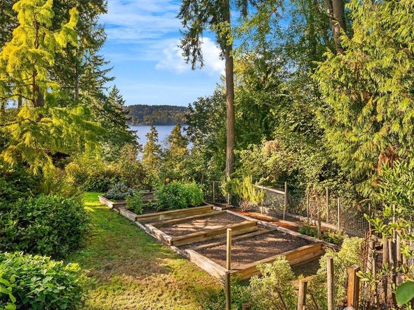 12423 SW 151st St, Vashon WA 98070