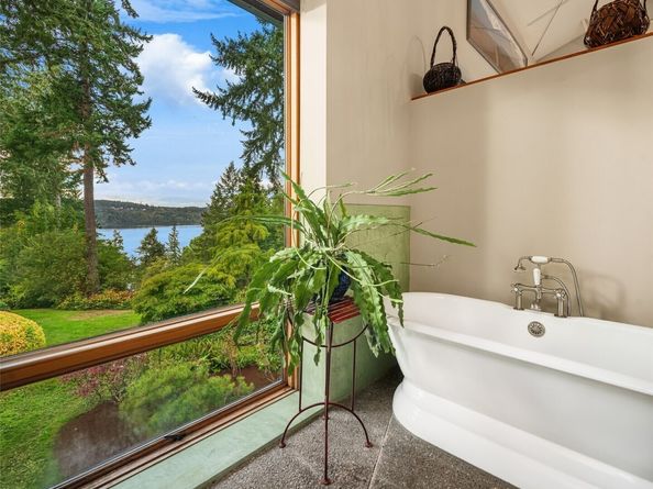 12423 SW 151st St, Vashon WA 98070