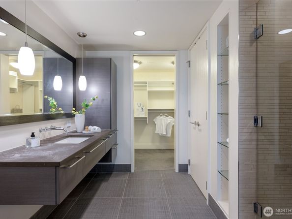820 Blanchard Street 1609, Seattle WA 98121
