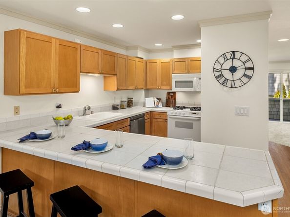 112 9th Lane 112, Kirkland WA 98033