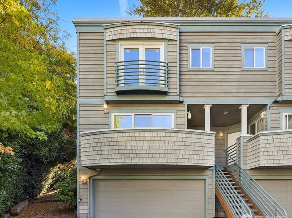 112 9th Lane 112, Kirkland WA 98033