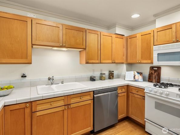 112 9th Lane 112, Kirkland WA 98033