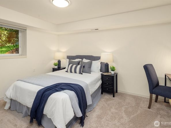 112 9th Lane 112, Kirkland WA 98033
