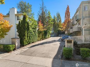112 9th Lane 112, Kirkland WA 98033