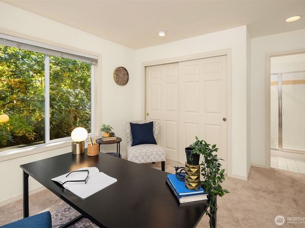 112 9th Lane 112, Kirkland WA 98033