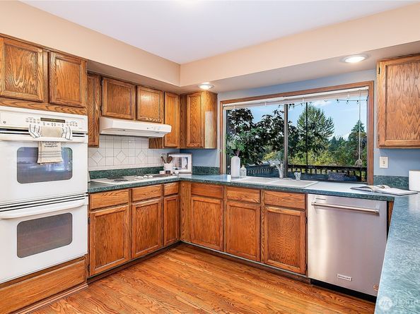 1809 136th Place SE, Bellevue WA 98005