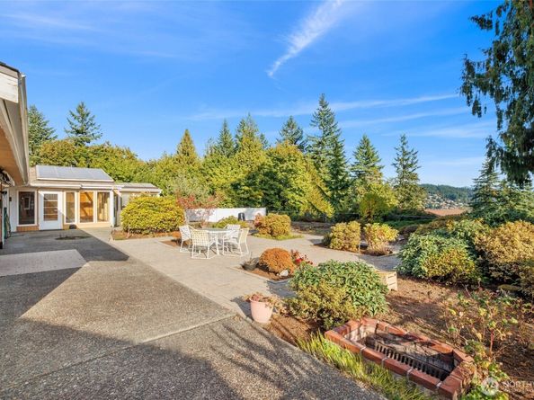1672 185th Avenue NE, Bellevue WA 98008
