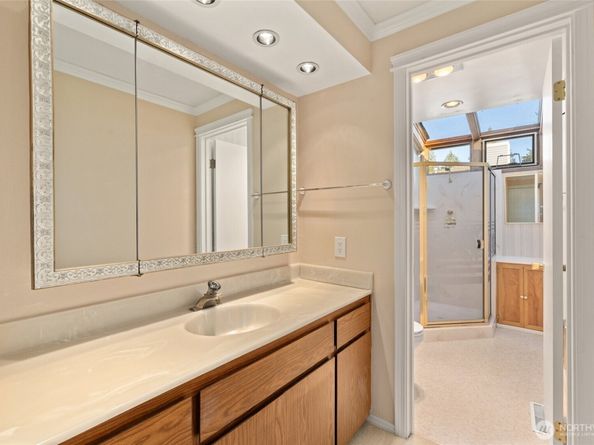 1672 185th Avenue NE, Bellevue WA 98008