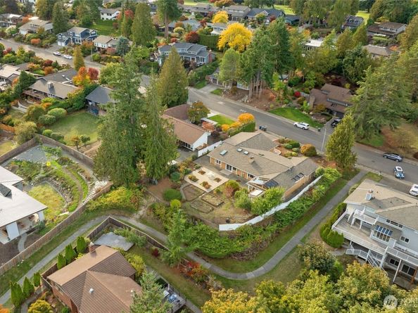1672 185th Avenue NE, Bellevue WA 98008
