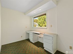 1672 185th Avenue NE, Bellevue WA 98008
