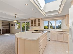 1672 185th Avenue NE, Bellevue WA 98008