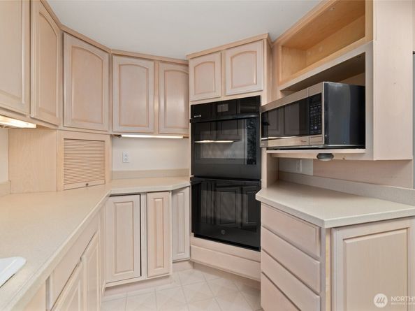 1672 185th Avenue NE, Bellevue WA 98008