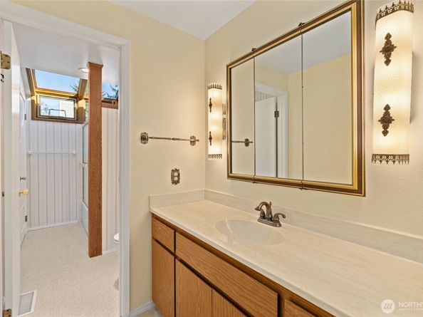 1672 185th Avenue NE, Bellevue WA 98008