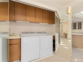 1672 185th Avenue NE, Bellevue WA 98008