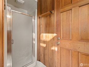 1672 185th Avenue NE, Bellevue WA 98008