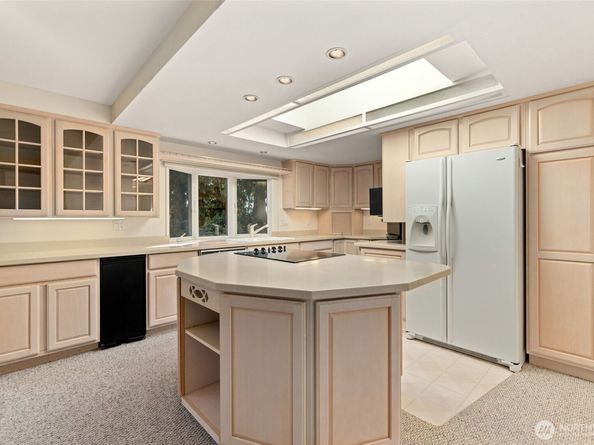 1672 185th Avenue NE, Bellevue WA 98008