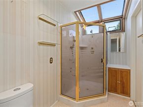 1672 185th Avenue NE, Bellevue WA 98008