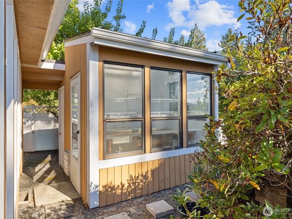 1672 185th Avenue NE, Bellevue WA 98008