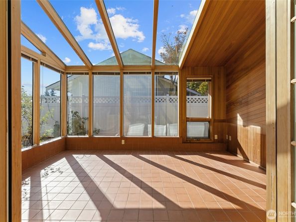 1672 185th Avenue NE, Bellevue WA 98008