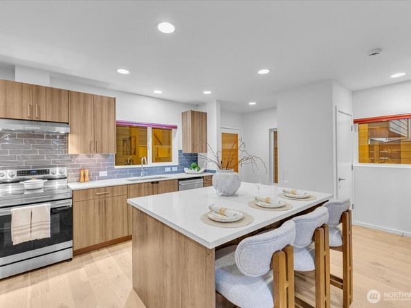 1722 NW 60th Street, Seattle WA 98107