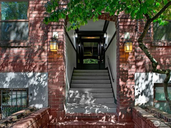 516 E Thomas Street 105, Seattle WA 98102