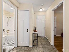 516 E Thomas Street 105, Seattle WA 98102