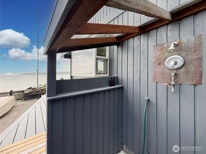 11 H  South Beach, Hat Island WA 98206