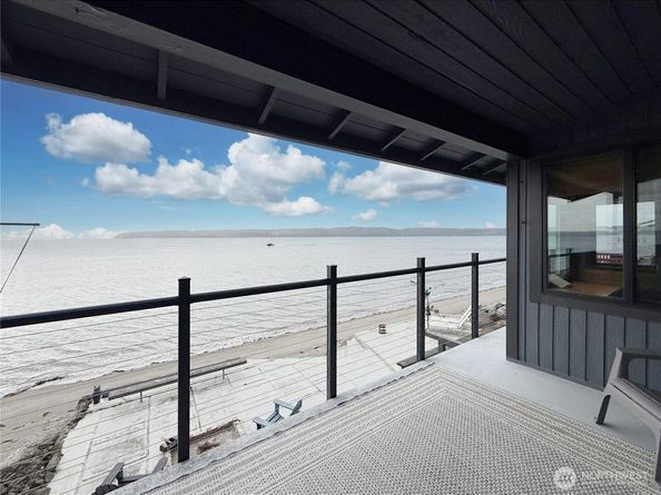 11 H  South Beach, Hat Island WA 98206