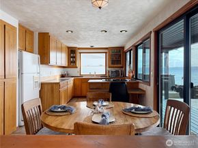 11 H  South Beach, Hat Island WA 98206