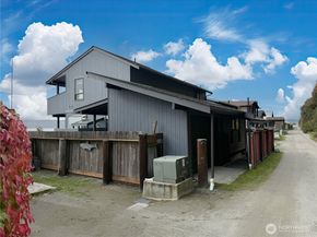11 H  South Beach, Hat Island WA 98206