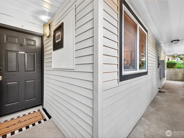 8615 238th Street SW B101, Edmonds WA 98026