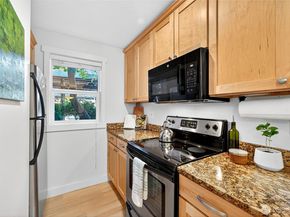 8615 238th Street SW B101, Edmonds WA 98026