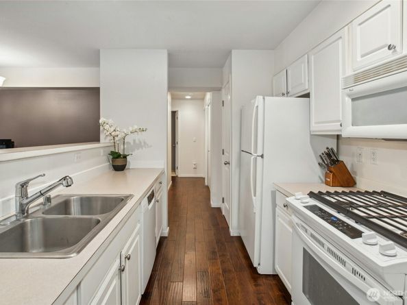 5589 SE Lakemont Blvd SE 1702, Bellevue WA 98006