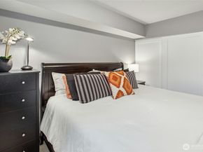 5589 SE Lakemont Blvd SE 1702, Bellevue WA 98006