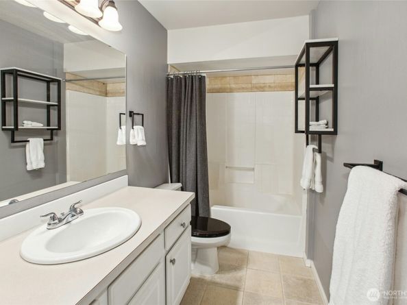 5589 SE Lakemont Blvd SE 1702, Bellevue WA 98006