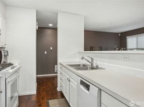5589 SE Lakemont Blvd SE 1702, Bellevue WA 98006