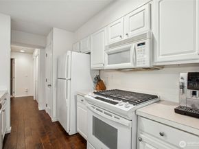 5589 SE Lakemont Blvd SE 1702, Bellevue WA 98006