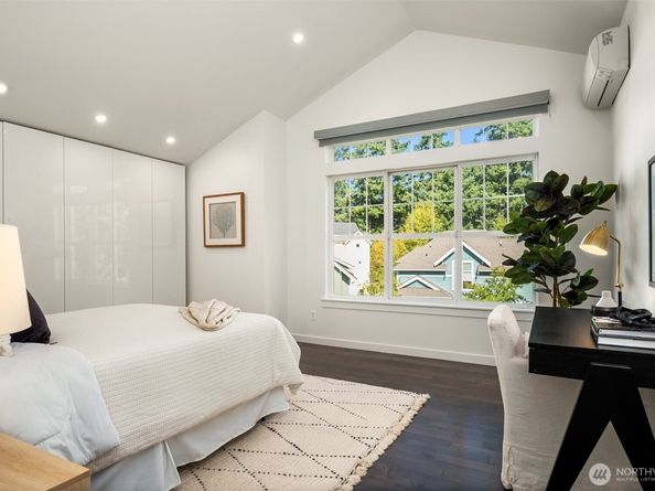 1912 NE Kincaid Walk, Issaquah WA 98029
