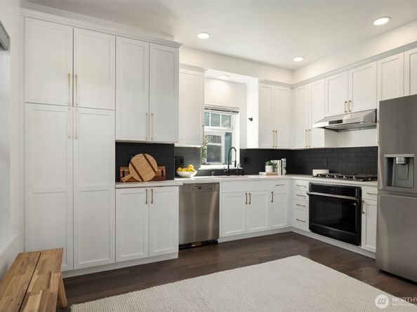 1912 NE Kincaid Walk, Issaquah WA 98029