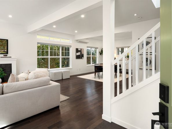 1912 NE Kincaid Walk, Issaquah WA 98029