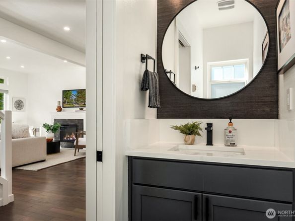 1912 NE Kincaid Walk, Issaquah WA 98029